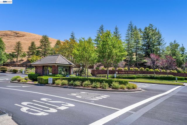 28 Harrington Rd, Moraga, CA 94556