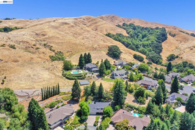 28 Harrington Rd, Moraga, CA 94556