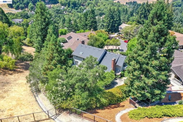 28 Harrington Rd, Moraga, CA 94556