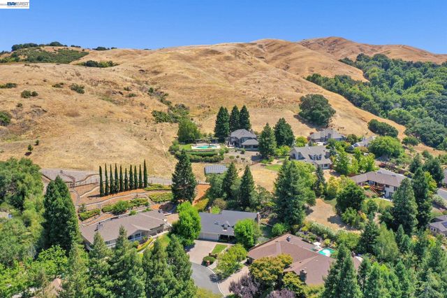 28 Harrington Rd, Moraga, CA 94556