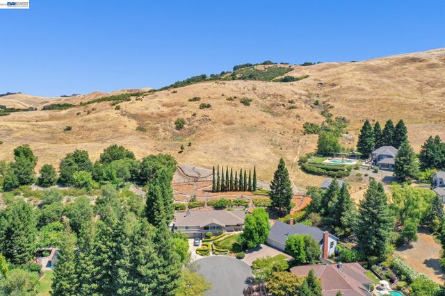 28 Harrington Rd, Moraga, CA 94556
