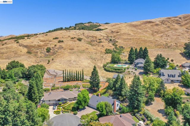 28 Harrington Rd, Moraga, CA 94556