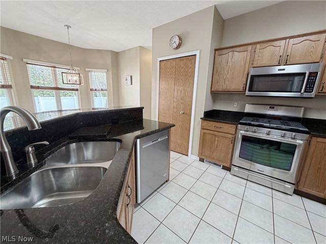921 Lockwood Road, Barberton, OH 44203