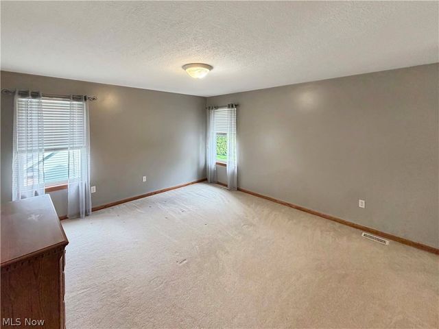 921 Lockwood Road, Barberton, OH 44203