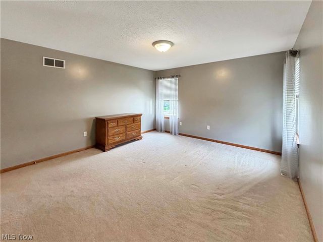 921 Lockwood Road, Barberton, OH 44203
