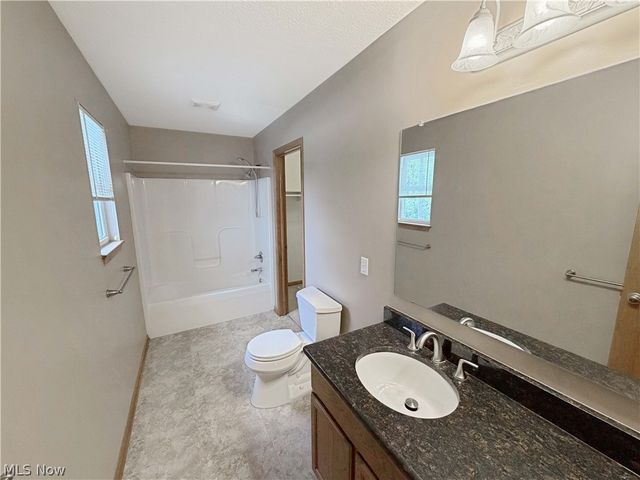 921 Lockwood Road, Barberton, OH 44203