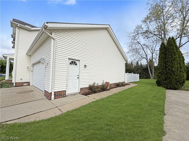 921 Lockwood Road, Barberton, OH 44203