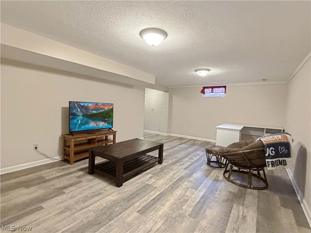 921 Lockwood Road, Barberton, OH 44203