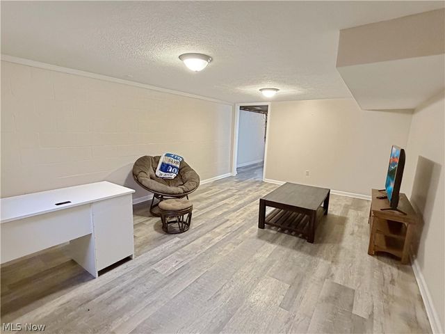 921 Lockwood Road, Barberton, OH 44203