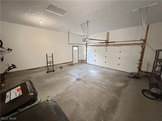 921 Lockwood Road, Barberton, OH 44203