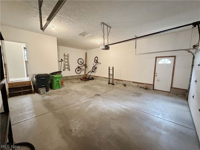 921 Lockwood Road, Barberton, OH 44203