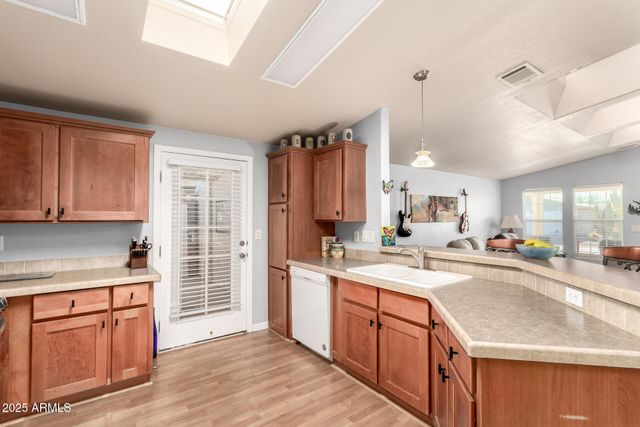 3301 S GOLDFIELD Road 2122, Apache Junction, AZ 85119