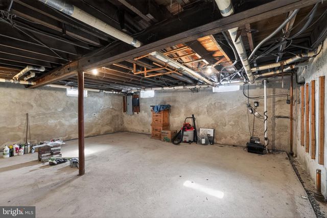 1327 KENDALL RD, Swarthmore, PA 19081