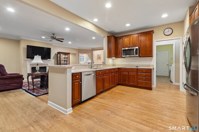 155 Country Club Drive 155, Oxford, CT 06478
