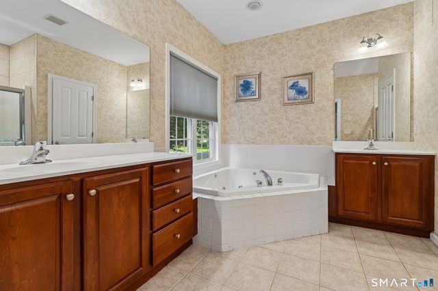 155 Country Club Drive 155, Oxford, CT 06478