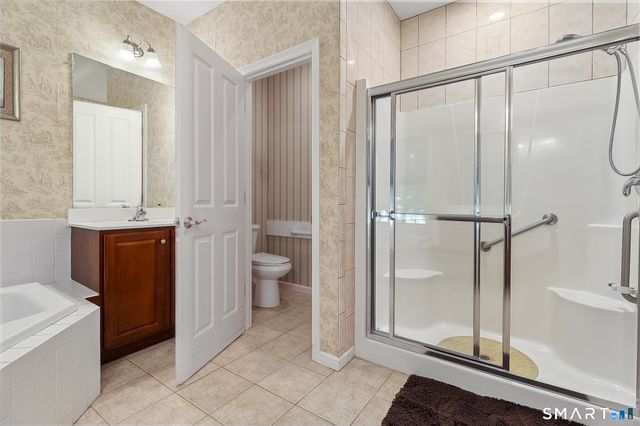 155 Country Club Drive 155, Oxford, CT 06478