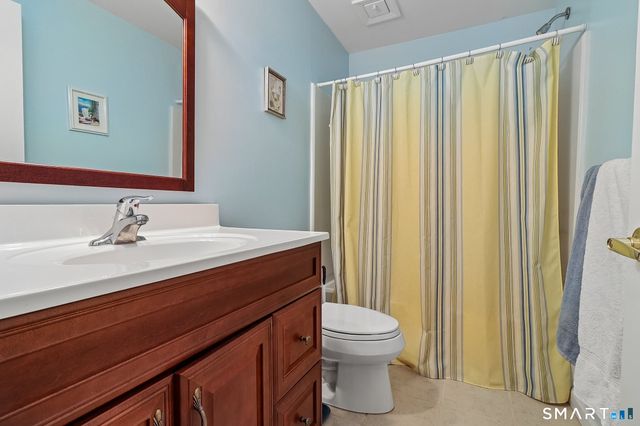 155 Country Club Drive 155, Oxford, CT 06478