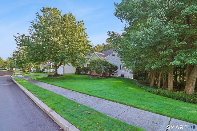 155 Country Club Drive 155, Oxford, CT 06478