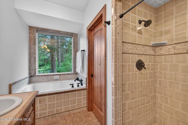 37371 E HAYDEN LAKE RD, Hayden, ID 83835