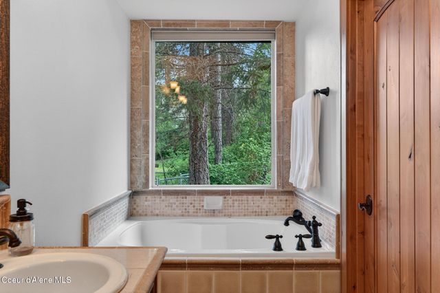 37371 E HAYDEN LAKE RD, Hayden, ID 83835