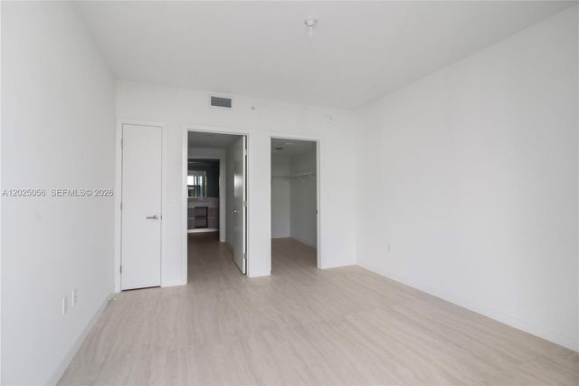 77 SE 5th St 4208, Miami, FL 33131