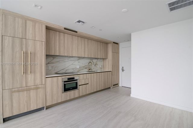 77 SE 5th St 4208, Miami, FL 33131