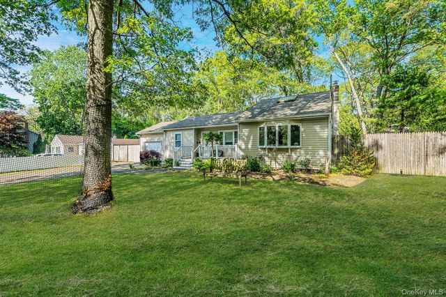 17 Arnold Drive, Middle Island, NY 11953