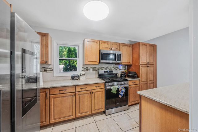 17 Arnold Drive, Middle Island, NY 11953