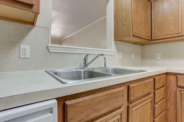 517 N Brentwood Avenue, Lubbock, TX 79416