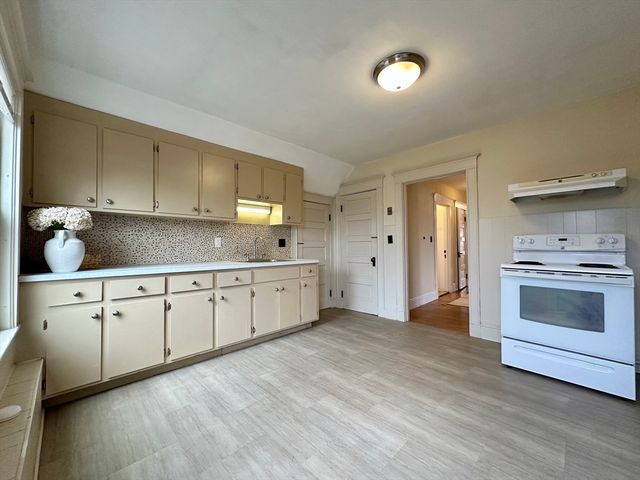 60 Franklin St 2, Braintree, MA 02184