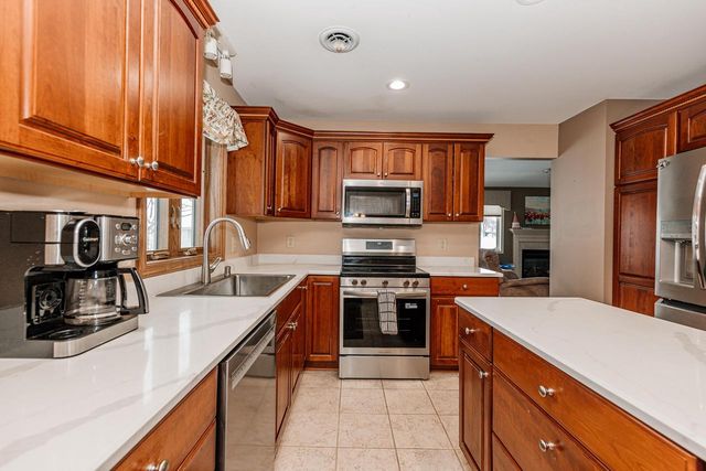 443 Quail Point DRIVE, Mount Pleasant, WI 53406