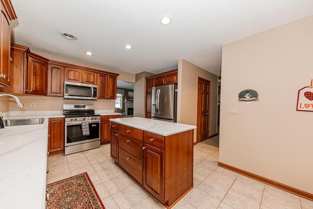 443 Quail Point DRIVE, Mount Pleasant, WI 53406