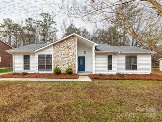 8436 Rittenhouse Circle, Charlotte, NC 28270