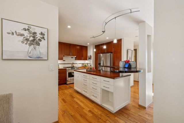 23584 Sky View Terrace, Los Gatos, CA 95033