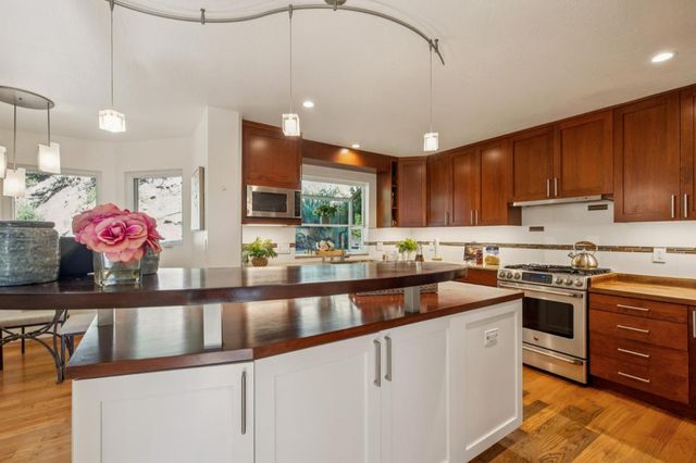 23584 Sky View Terrace, Los Gatos, CA 95033