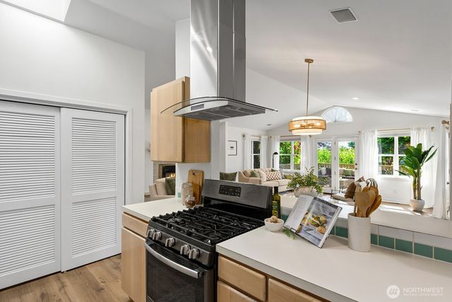 4018 59th Avenue SW, Seattle, WA 98116