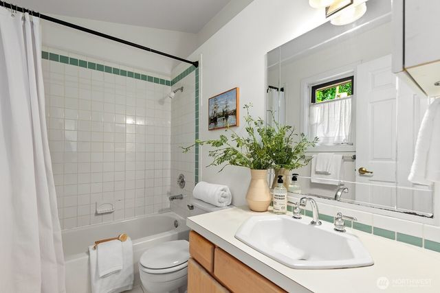 4018 59th Avenue SW, Seattle, WA 98116