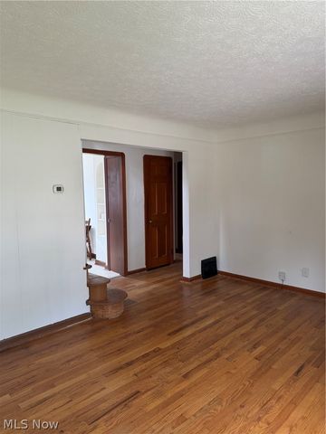 7425 Glencoe Avenue, Brooklyn, OH 44144
