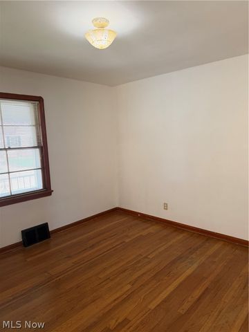7425 Glencoe Avenue, Brooklyn, OH 44144