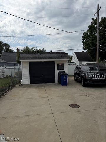 7425 Glencoe Avenue, Brooklyn, OH 44144