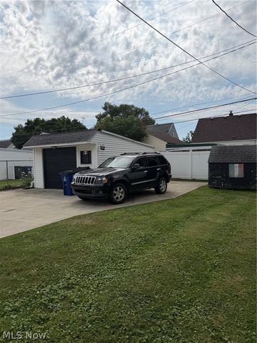 7425 Glencoe Avenue, Brooklyn, OH 44144