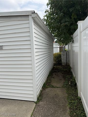7425 Glencoe Avenue, Brooklyn, OH 44144