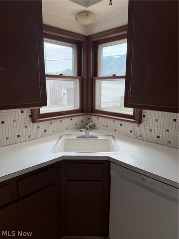 7425 Glencoe Avenue, Brooklyn, OH 44144