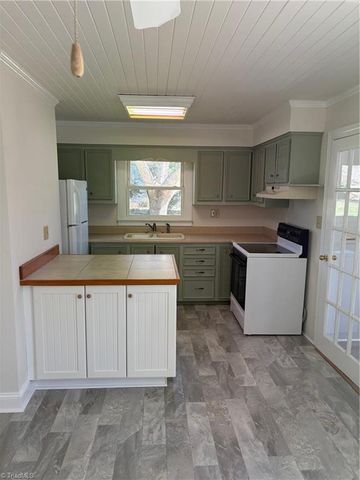1075 US Highway 64 W, Mocksville, NC 27028