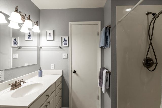 6001 Melba Drive, Malakoff, TX 75148