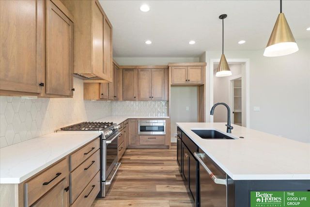 5924 N 208 Street, Elkhorn, NE 68022