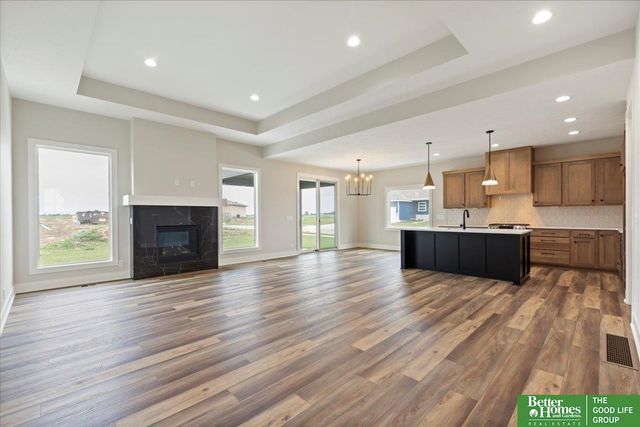 5924 N 208 Street, Elkhorn, NE 68022