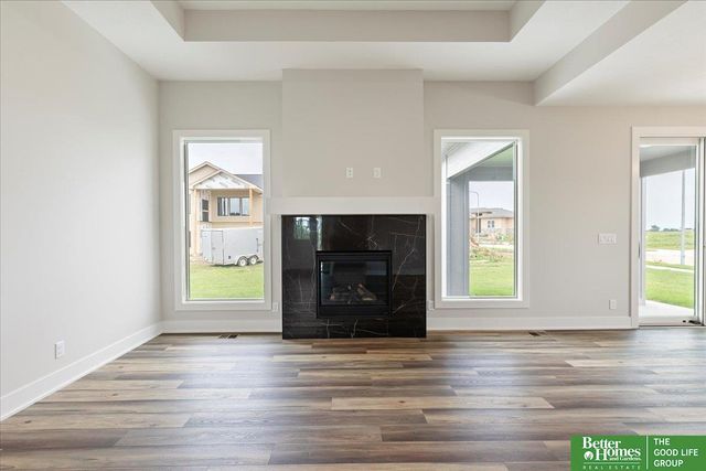 5924 N 208 Street, Elkhorn, NE 68022