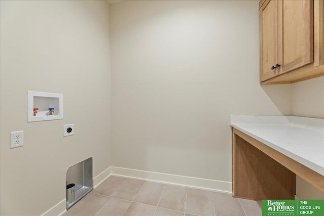 5924 N 208 Street, Elkhorn, NE 68022