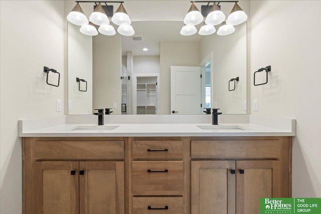 5924 N 208 Street, Elkhorn, NE 68022